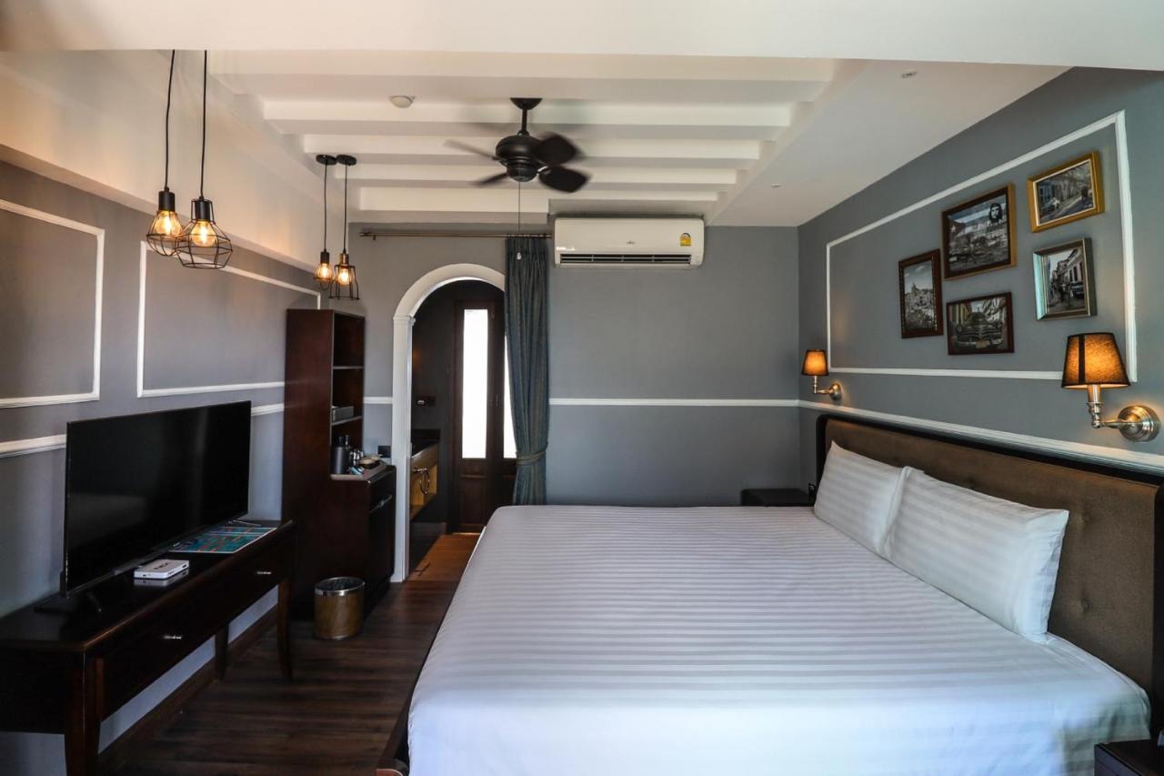 Havana Deluxe King Room,1325542411:JPEG